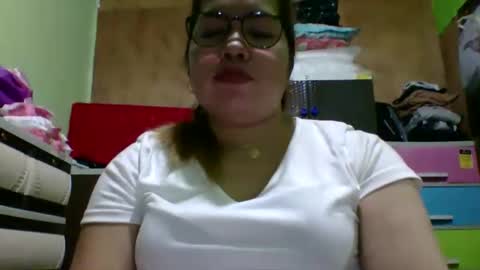 Snapshot of small_boobs59 chatting on April 20, 1:36 pm Lovewella online show from April 20, 1:36 pm