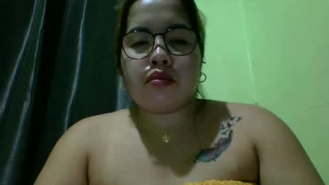 Snapshot of small_boobs59 chatting on April 27, 3:43 pm Lovewella online show from April 27, 3:43 pm
