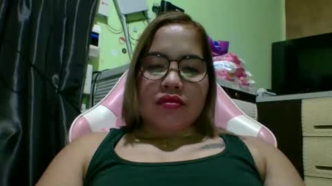 Snapshot of small_boobs59 chatting on April 28, 11:04 am Lovewella online show from April 28, 11:04 am