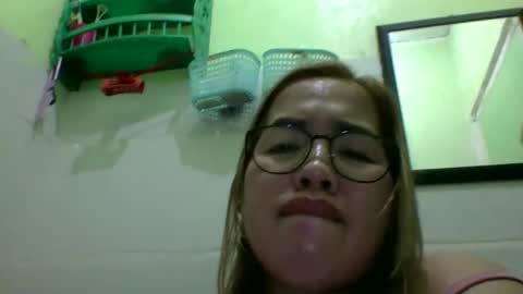 Snapshot of small_boobs59 chatting on April 29, 5:30 pm Lovewella online show from April 29, 5:30 pm