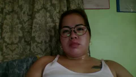 Snapshot of small_boobs59 chatting on May 14, 2:51 am Lovewella online show from May 14, 2:51 am
