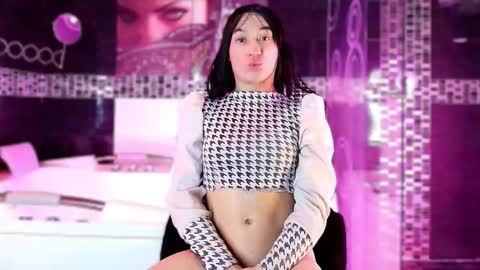 Small Hot19 online show from December 14, 9:47 am