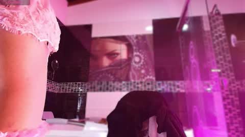 Small Hot19 online show from January 10, 11:23 am