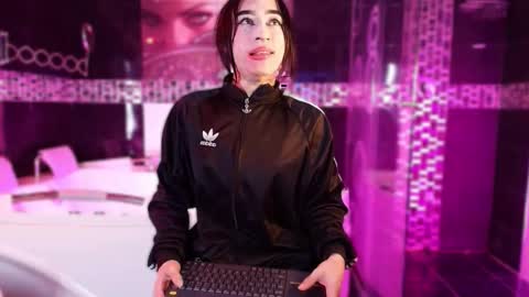 Small Hot19 online show from February 20, 10:38 am