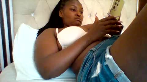 Snapshot of smartqueen1 chatting on February 12, 9:20 am Katerina online show from February 12, 9:20 am