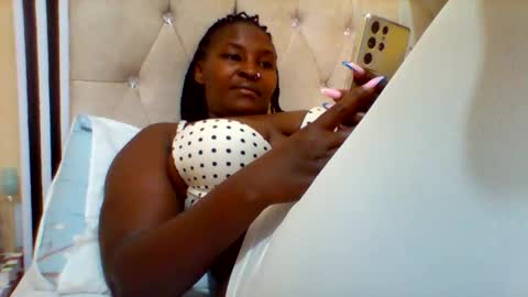 Snapshot of smartqueen1 chatting on February 13, 11:50 am Katerina online show from February 13, 11:50 am