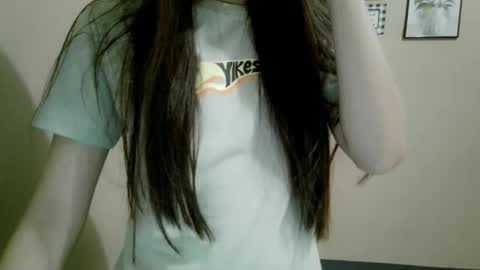 Snapshot of smellon_shake chatting on March 10, 11:48 am Julia online show from March 10, 11:48 am