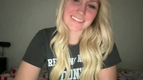 Snapshot of smexxii93 chatting on February 12, 3:23 am smexxii93 online show from February 12, 3:23 am