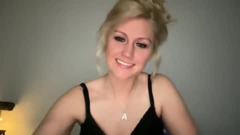 Snapshot of smexxii93 chatting on February 13, 3:57 am smexxii93 online show from February 13, 3:57 am