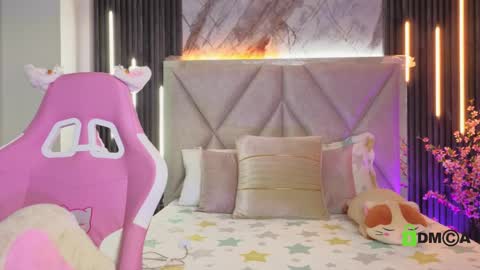 smile__1 online show from April 1, 7:00 pm