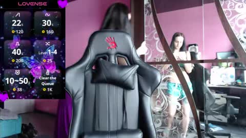 Snapshot of smile_cute_fox chatting on April 20, 8:17 am smile_cute_fox online show from April 20, 8:17 am