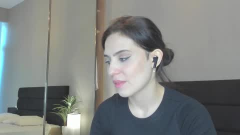 Snapshot of smile_forever_ chatting on October 22, 9:20 am Bella online show from October 22, 9:20 am