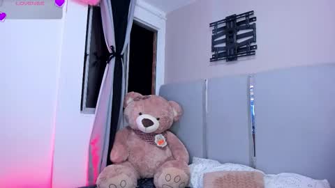 Snapshot of smiledivinity chatting on March 19, 1:53 am smiledivinity online show from March 19, 1:53 am