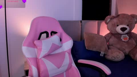 Snapshot of smiledivinity chatting on April 2, 12:41 am smiledivinity online show from April 2, 12:41 am