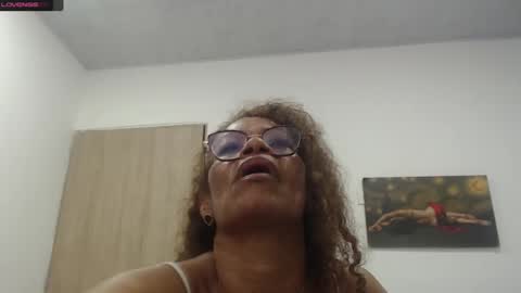 Snapshot of smilet_milf chatting on December 16, 4:27 pm Smileth online show from December 16, 4:27 pm