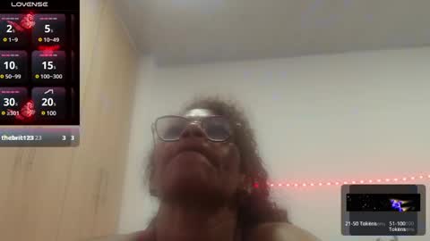 Snapshot of smilet_milf chatting on December 28, 5:14 pm Smileth online show from December 28, 5:14 pm