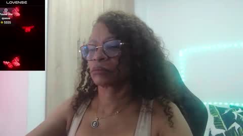 Snapshot of smilet_milf chatting on January 2, 12:57 pm Smileth online show from January 2, 12:57 pm