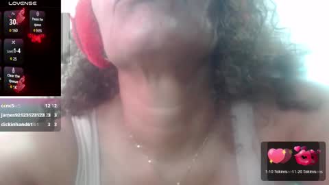 Snapshot of smilet_milf chatting on January 2, 4:02 pm Smileth online show from January 2, 4:02 pm