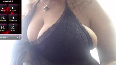 Snapshot of smilet_milf chatting on January 11, 1:32 pm Smileth online show from January 11, 1:32 pm