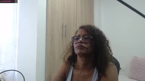 Snapshot of smilet_milf chatting on January 18, 11:32 am Smileth online show from January 18, 11:32 am