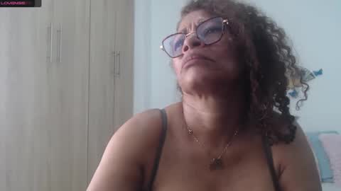 Snapshot of smilet_milf chatting on January 19, 6:43 pm Smileth online show from January 19, 6:43 pm
