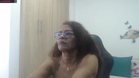 Snapshot of smilet_milf chatting on January 29, 11:51 am Smileth online show from January 29, 11:51 am
