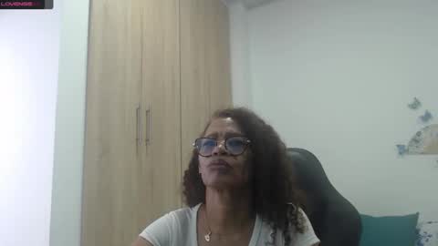 Snapshot of smilet_milf chatting on January 31, 11:56 am Smileth online show from January 31, 11:56 am
