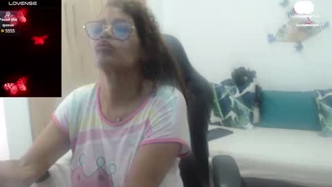 Snapshot of smilet_milf chatting on February 8, 12:06 pm Smileth online show from February 8, 12:06 pm