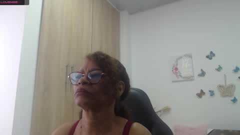 Snapshot of smilet_milf chatting on March 1, 12:12 pm Smileth online show from March 1, 12:12 pm