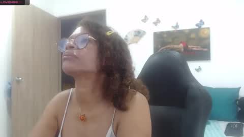 Snapshot of smilet_milf chatting on March 6, 11:47 am Smileth online show from March 6, 11:47 am