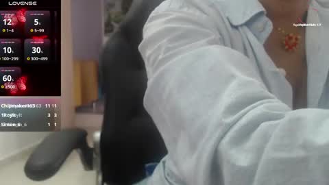 Snapshot of smilet_milf chatting on March 10, 4:46 pm Smileth online show from March 10, 4:46 pm