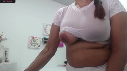 Snapshot of smilet_milf chatting on September 12, 12:49 pm Smileth online show from September 12, 12:49 pm