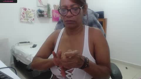Snapshot of smilet_milf chatting on September 19, 2:29 pm Smileth online show from September 19, 2:29 pm