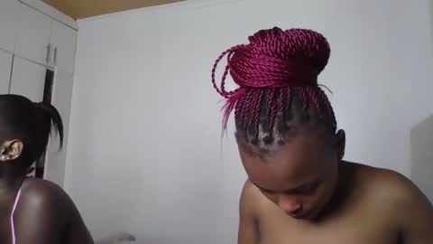 smiley luv1 online show from April 1, 7:33 pm