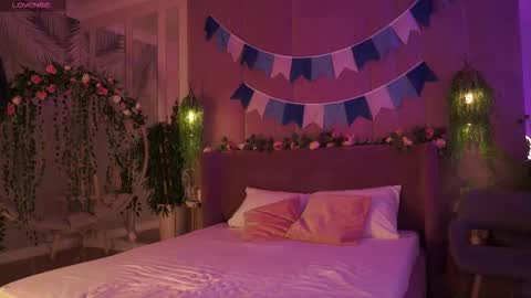 Mia online show from September 29, 5:01 am