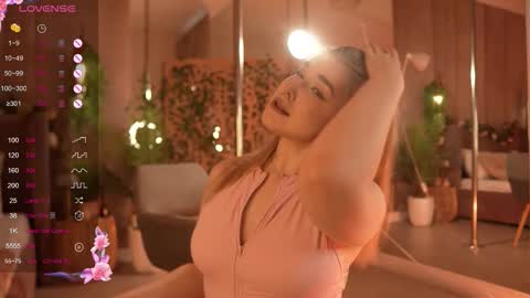 Mia online show from October 17, 5:32 am