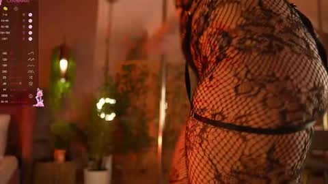 Mia online show from November 6, 5:19 am