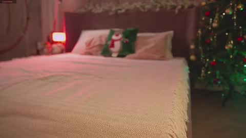 Mia online show from December 3, 5:15 am