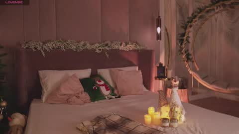 Mia online show from December 16, 9:25 am