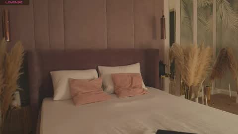 Mia online show from February 8, 5:11 am