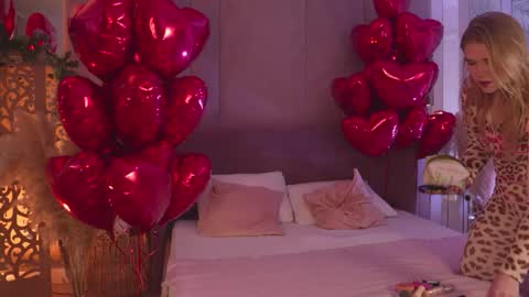 Mia online show from February 21, 5:19 am