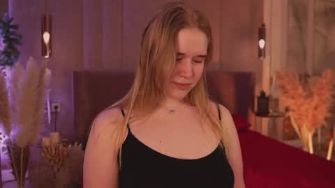 Mia online show from March 23, 5:11 am