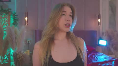 Mia online show from March 30, 5:08 am