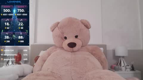 Snapshot of smileyouarehere chatting on December 3, 11:44 am S online show from December 3, 11:44 am