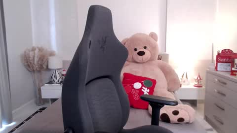 Snapshot of smileyouarehere chatting on January 16, 8:54 am S online show from January 16, 8:54 am