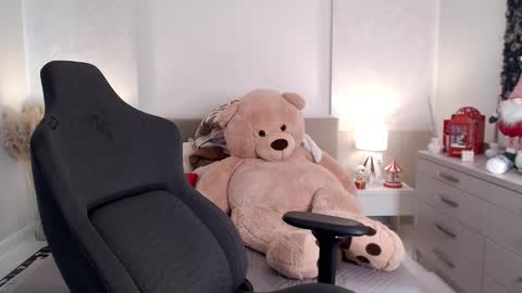 Snapshot of smileyouarehere chatting on February 11, 10:15 am S online show from February 11, 10:15 am