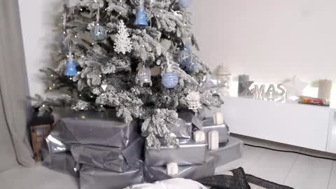 Snapshot of smileyouarehere chatting on January 16, 3:43 am S online show from January 16, 3:43 am