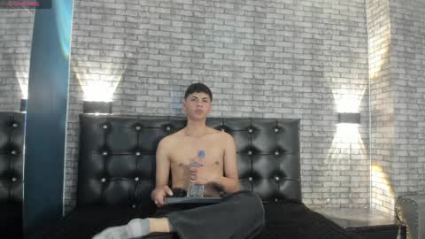 Snapshot of smith_luxe chatting on April 1, 7:55 pm Smith online show from April 1, 7:55 pm