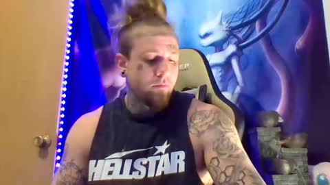 Snapshot of smokebluntafterblunt chatting on February 12, 11:00 pm smoke online show from February 12, 11:00 pm