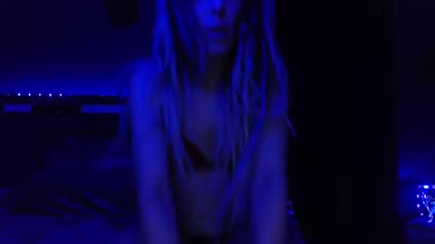 Snapshot of smokeingbitch420 chatting on February 1, 7:18 am love bug online show from February 1, 7:18 am